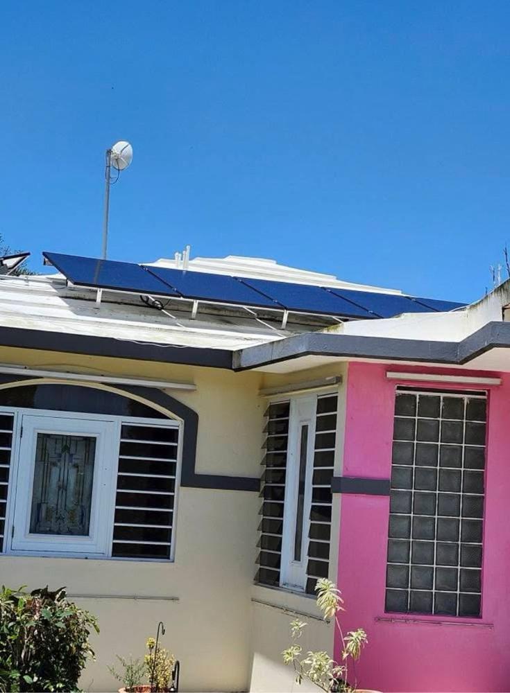 Residencia con paneles solares